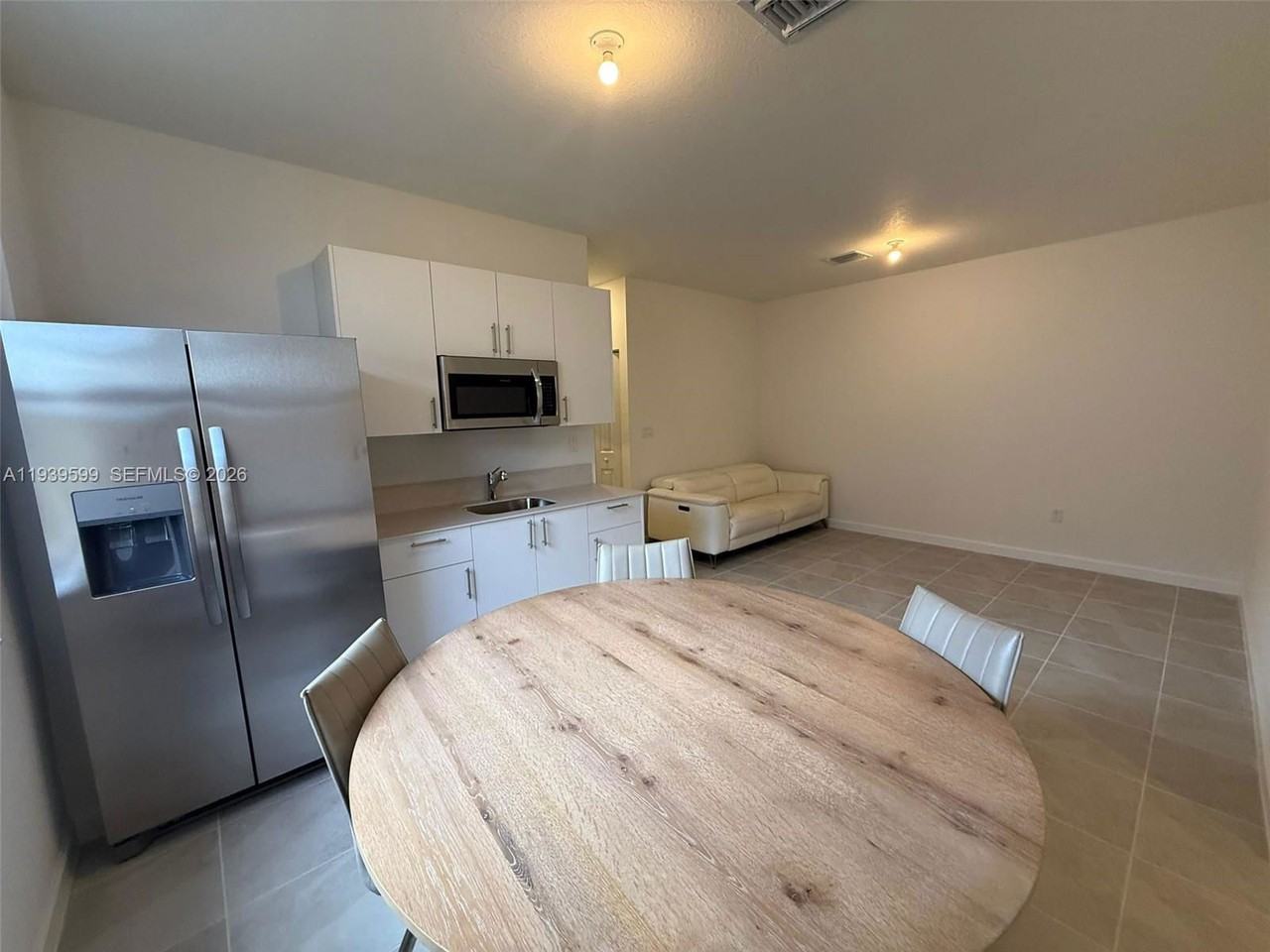 2832 Se 23rd Ave - Photo 3 of 8