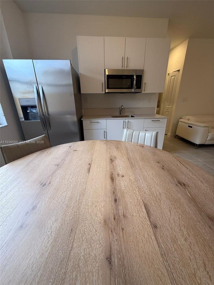 2832 Se 23rd Ave - Photo 7 of 8