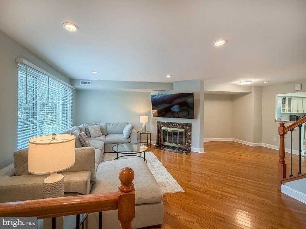 3253 Durham Pl - Photo 3 of 34