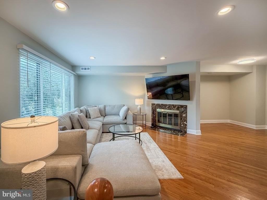 3253 Durham Pl - Photo 4 of 34