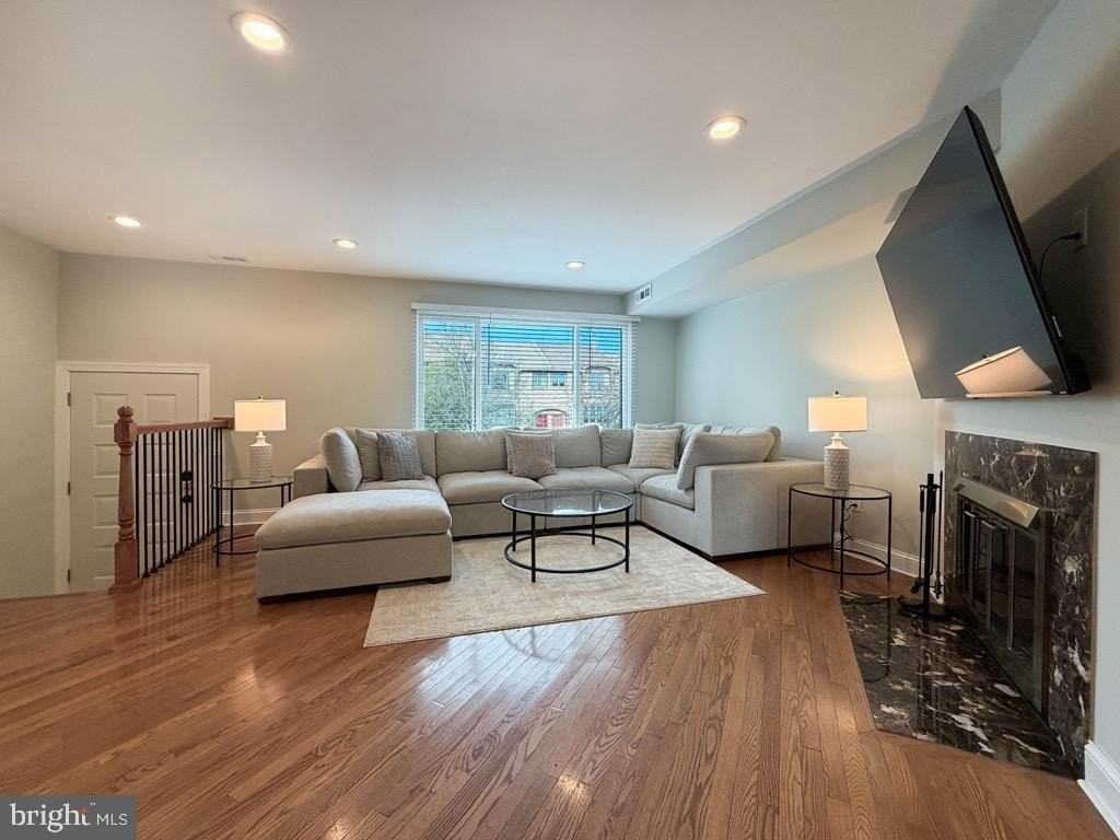 3253 Durham Pl - Photo 5 of 34