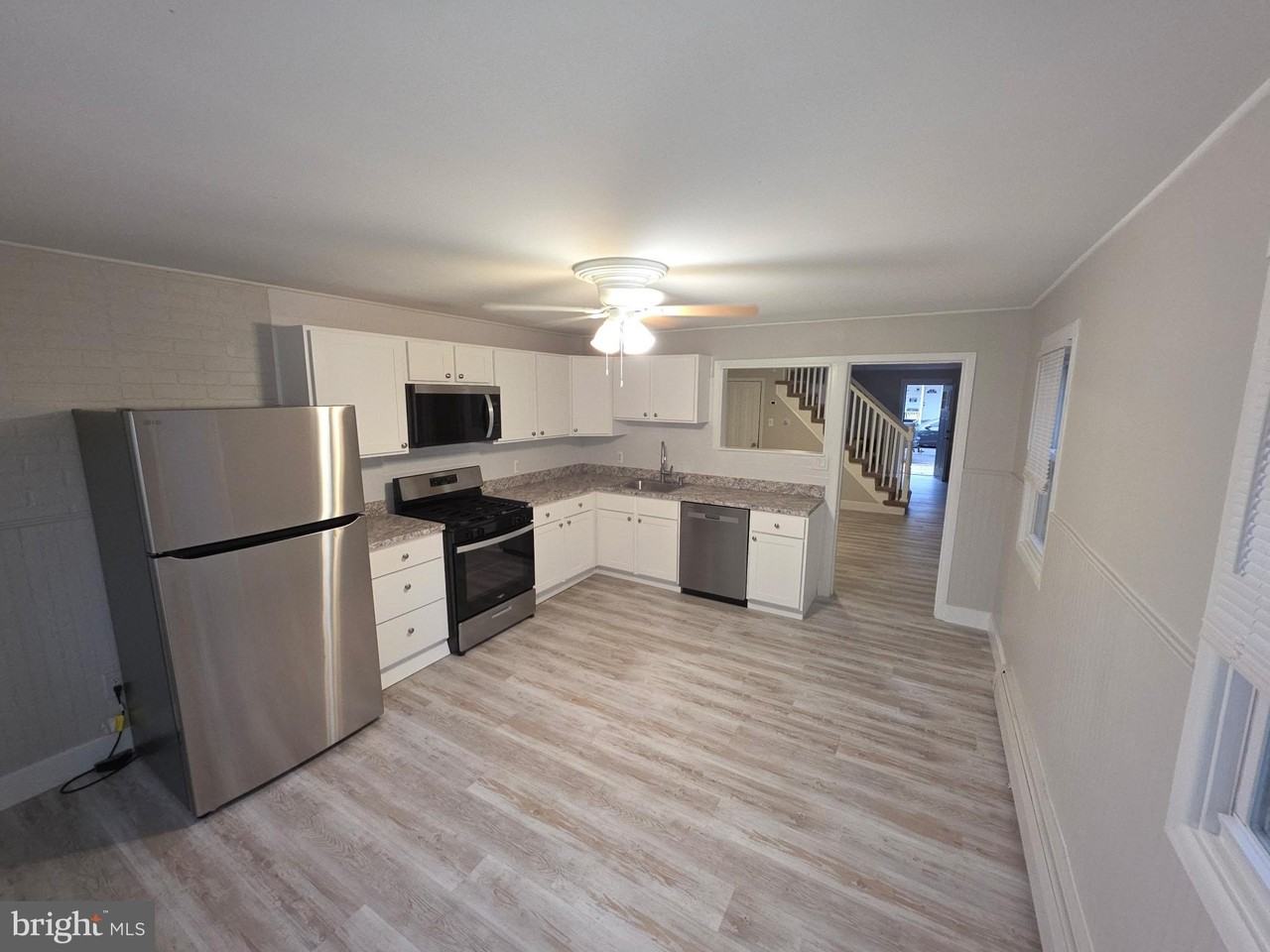 624 Spruce St - Photo 4 of 10