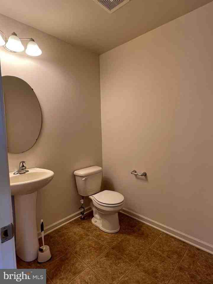 6426 Creekbend Dr - Photo 4 of 20