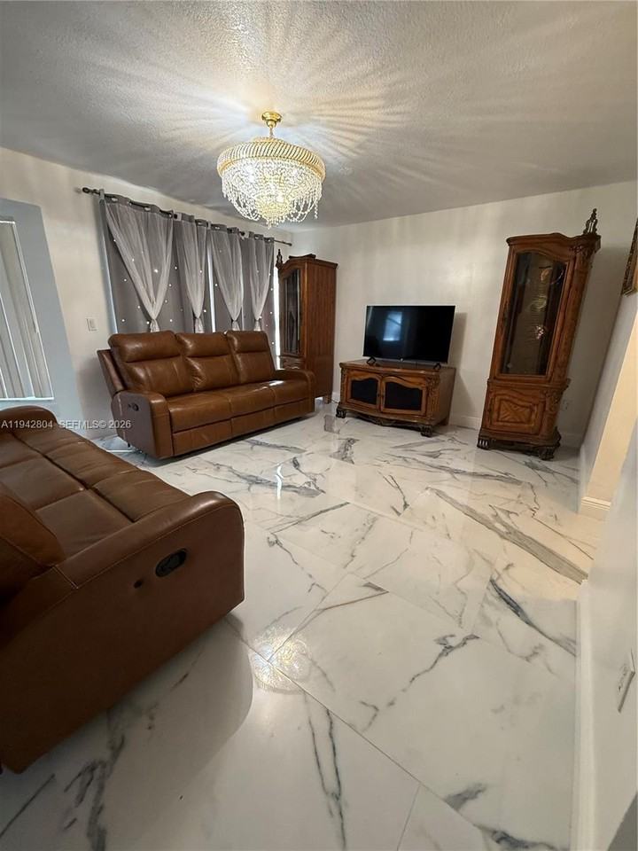 1450 Nw 129th Ave - Photo 5 of 8