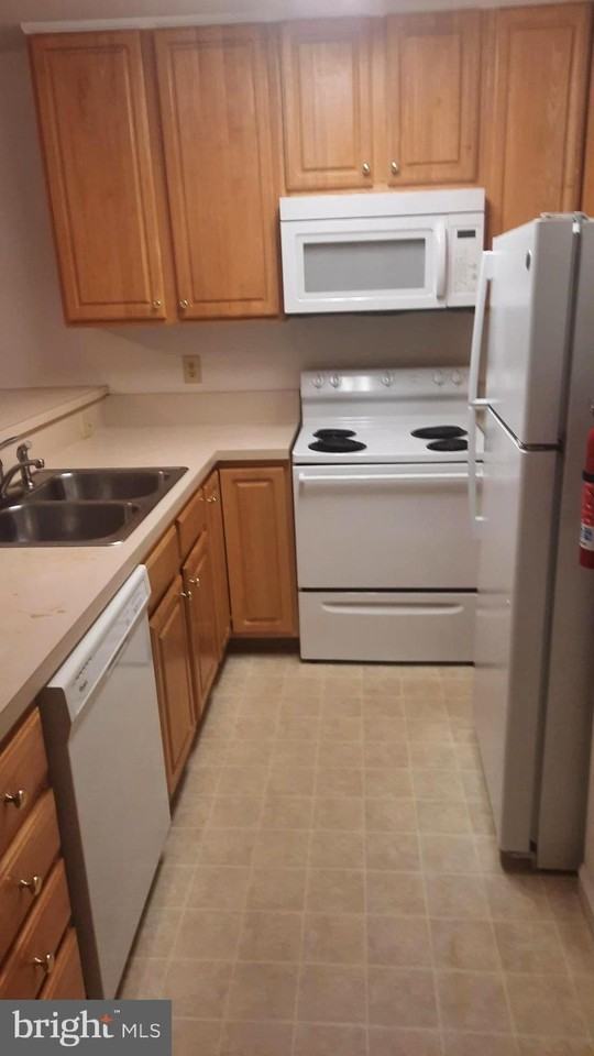 57 N Cherry St - Photo 5 of 14