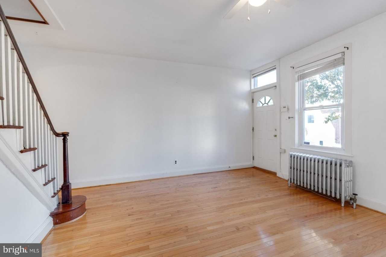 2541 Coral St - Photo 4 of 32