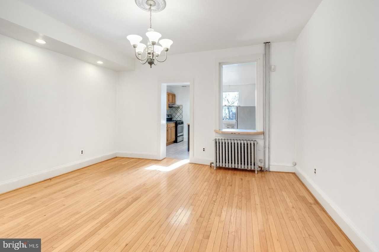 2541 Coral St - Photo 6 of 32