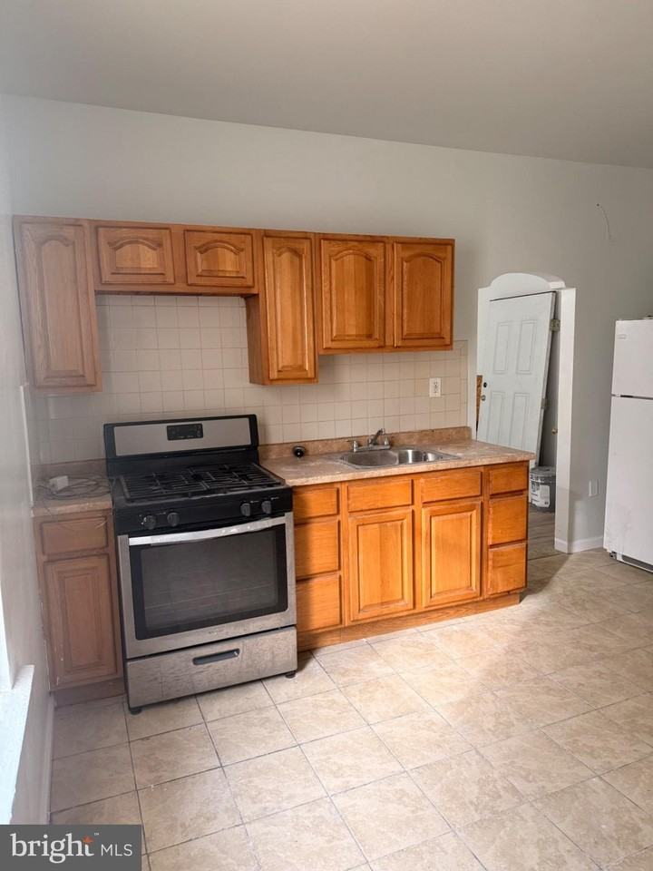 4759 N Camac St - Photo 4 of 11