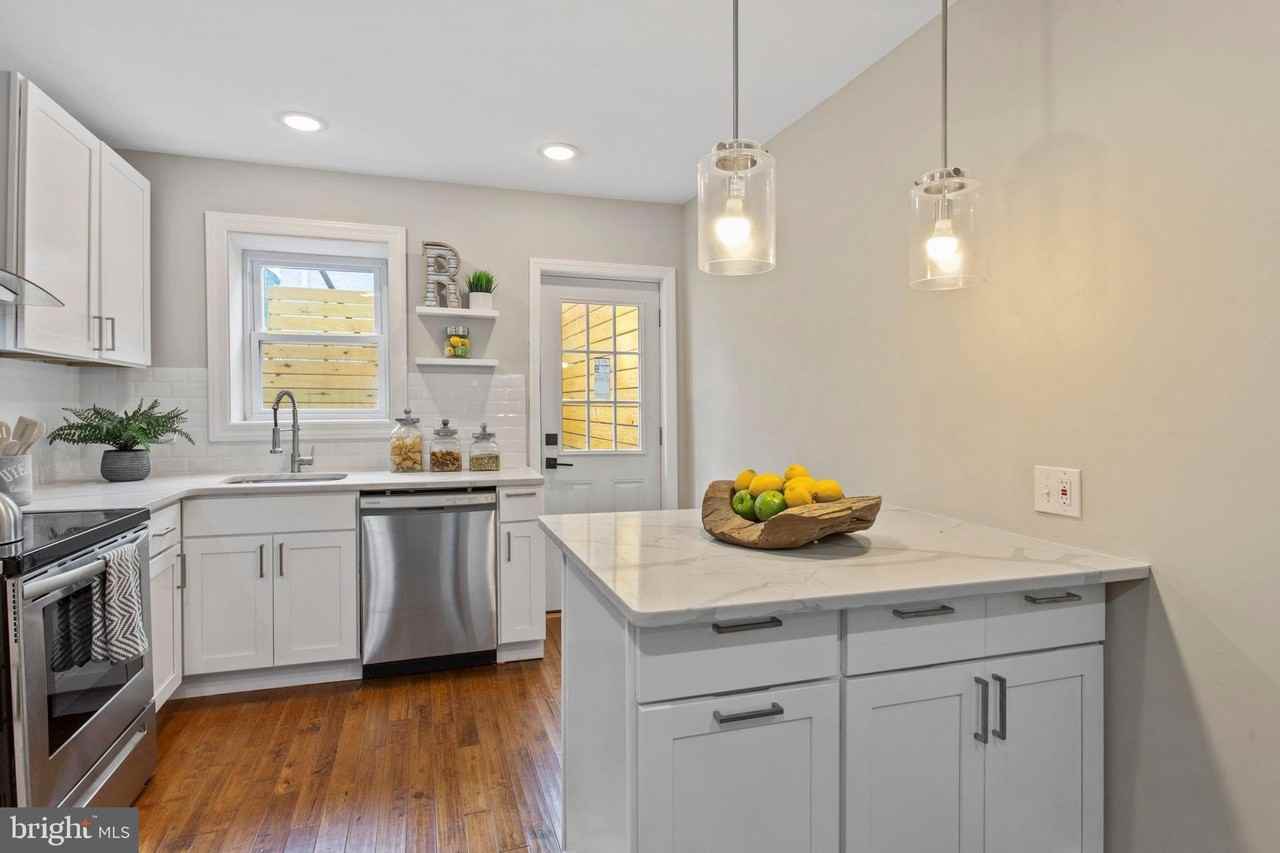 602 Fernon St - Photo 7 of 17