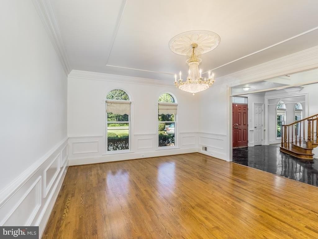 8951 Brook Rd - Photo 4 of 32