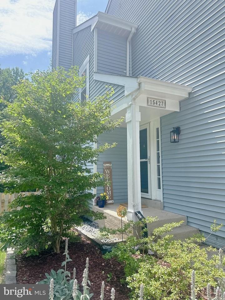 15427 Beachwater Ct - Photo 2 of 36