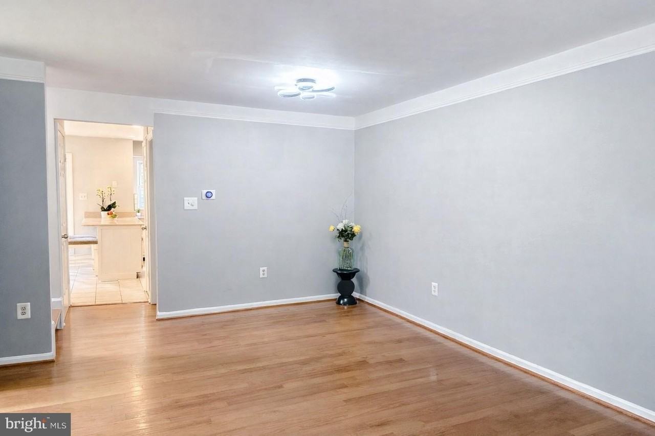 15427 Beachwater Ct - Photo 4 of 36