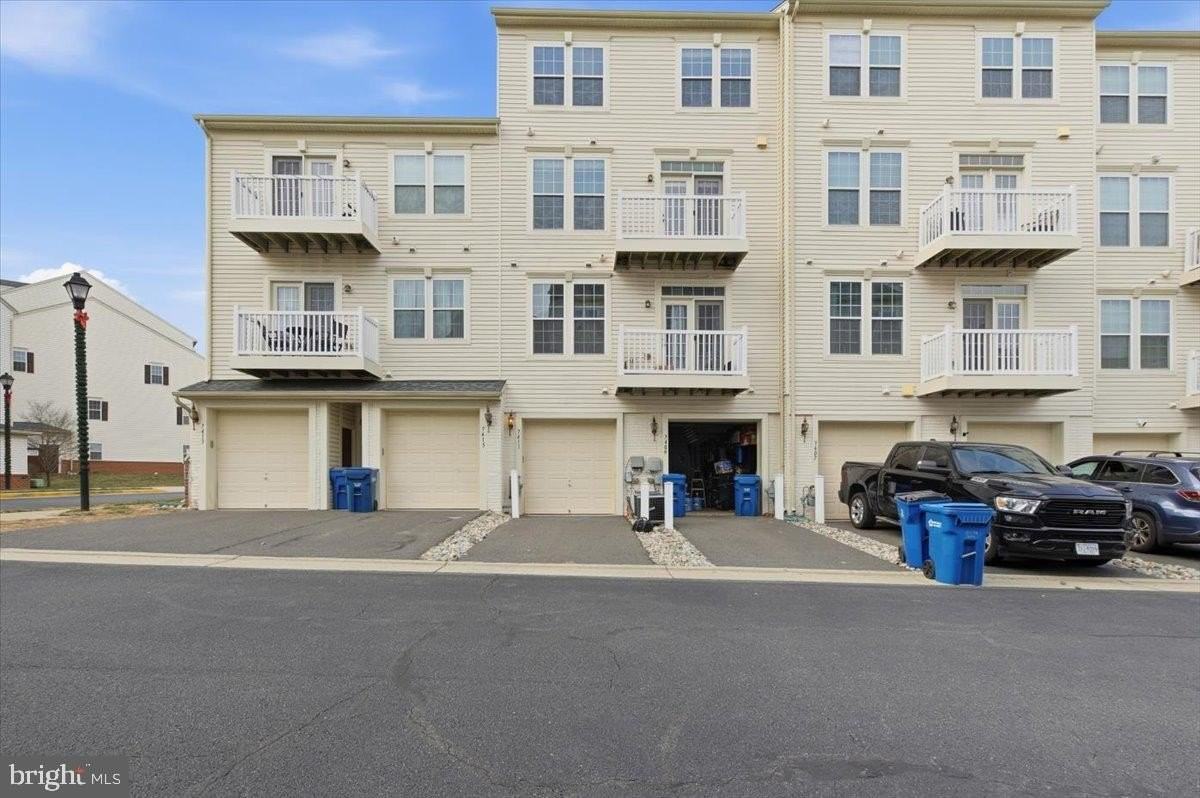 7411 Brunson Cir - Photo 2 of 22