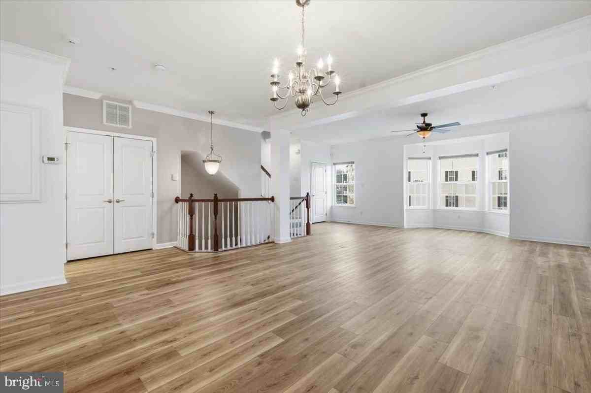 7411 Brunson Cir - Photo 4 of 22