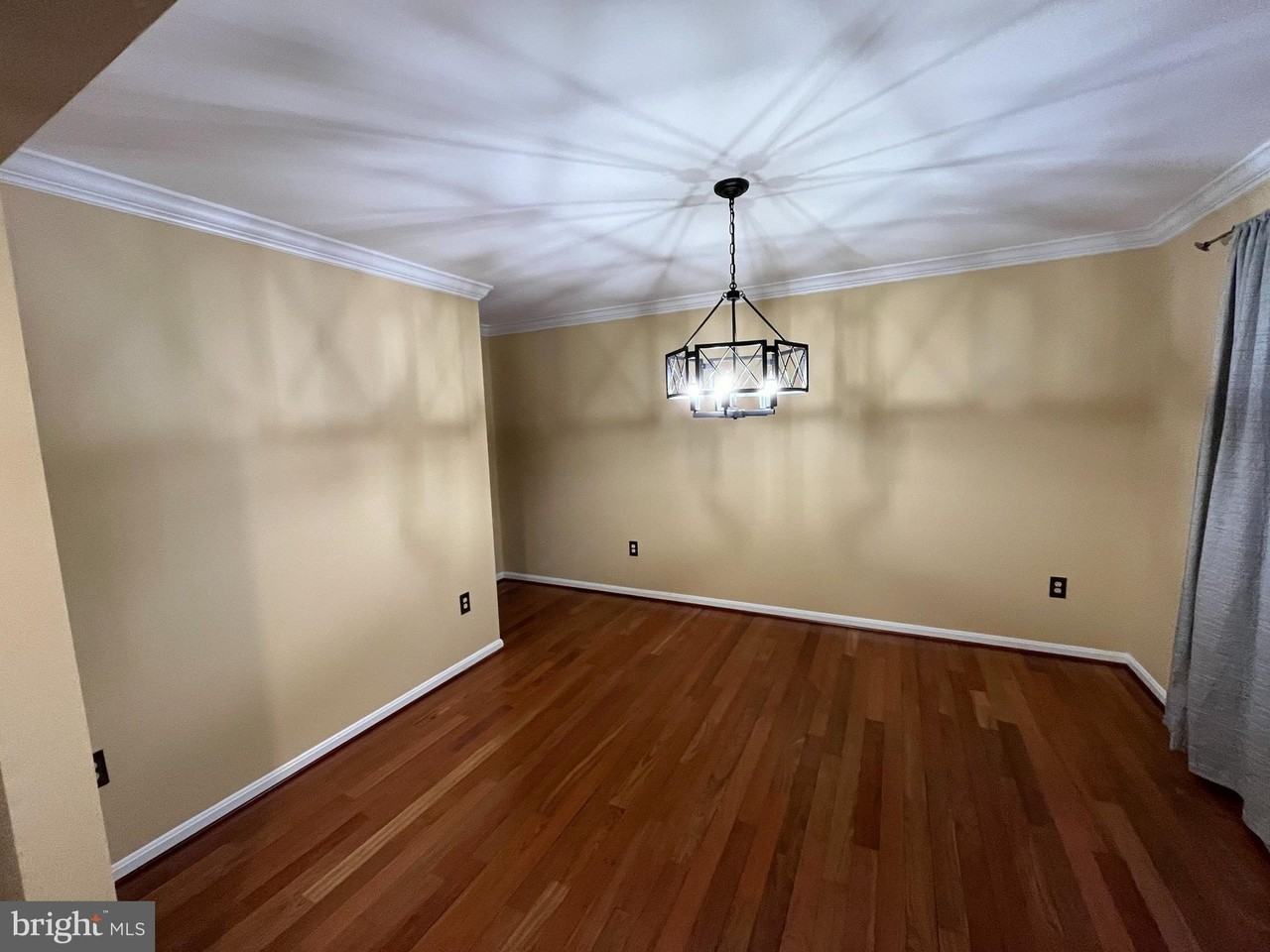 16 Taber Ct - Photo 3 of 20