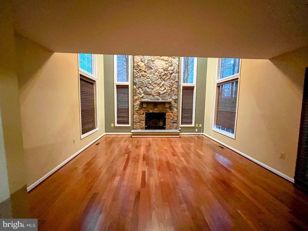 16 Taber Ct - Photo 4 of 20