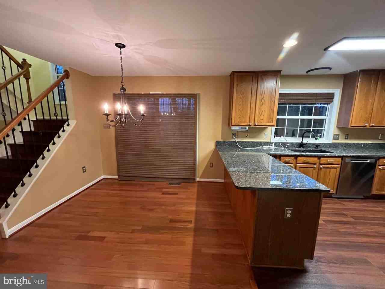 16 Taber Ct - Photo 5 of 20