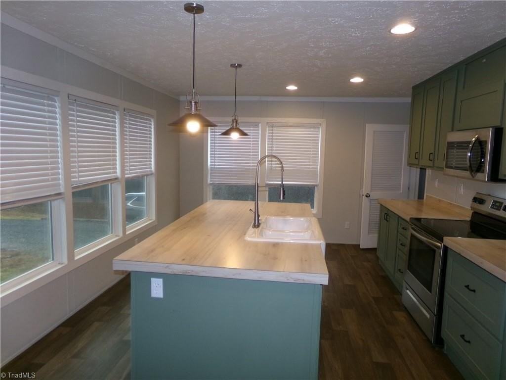 527 Sam Marion Rd - Photo 4 of 22