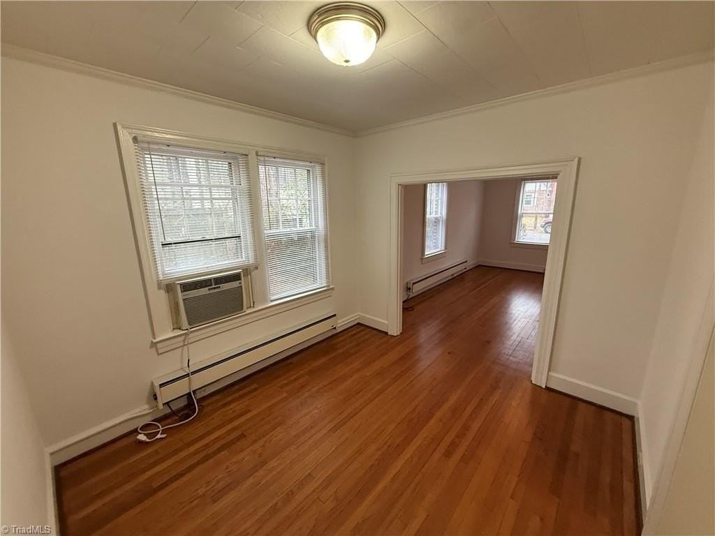 647 Irving St #2 - Photo 7 of 12