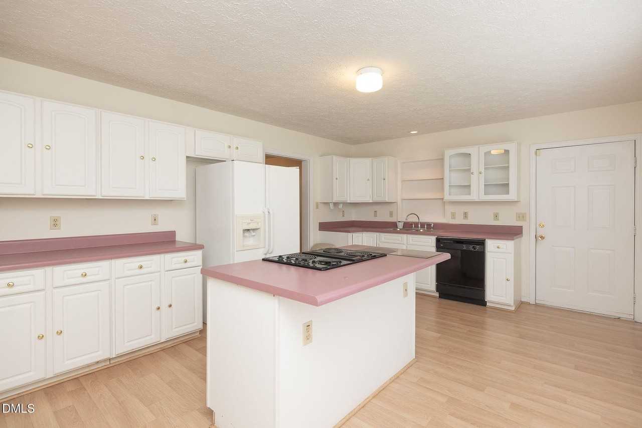 4111 Marvin Ln - Photo 4 of 33