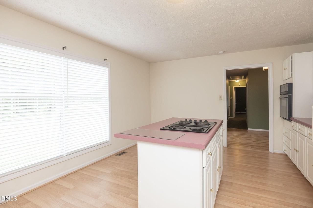 4111 Marvin Ln - Photo 6 of 33