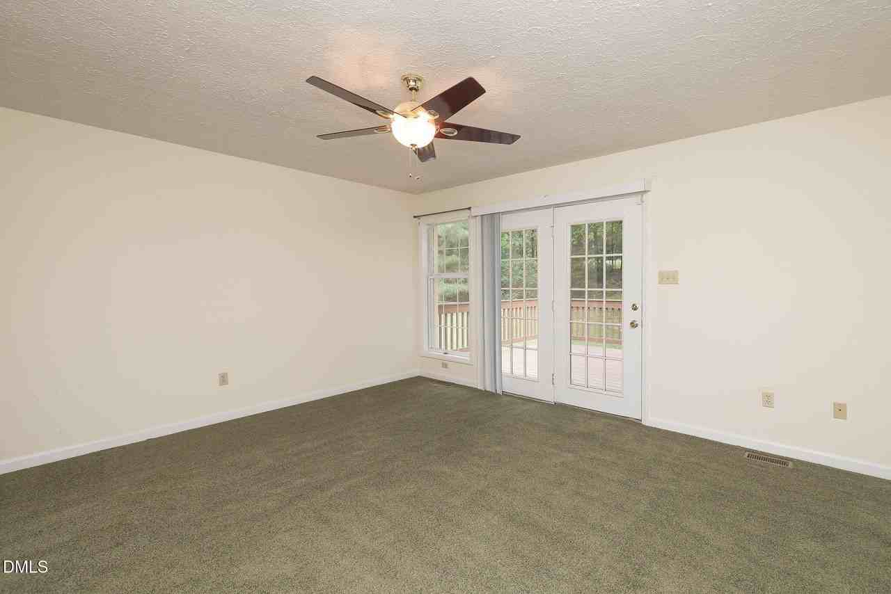 4111 Marvin Ln - Photo 7 of 33