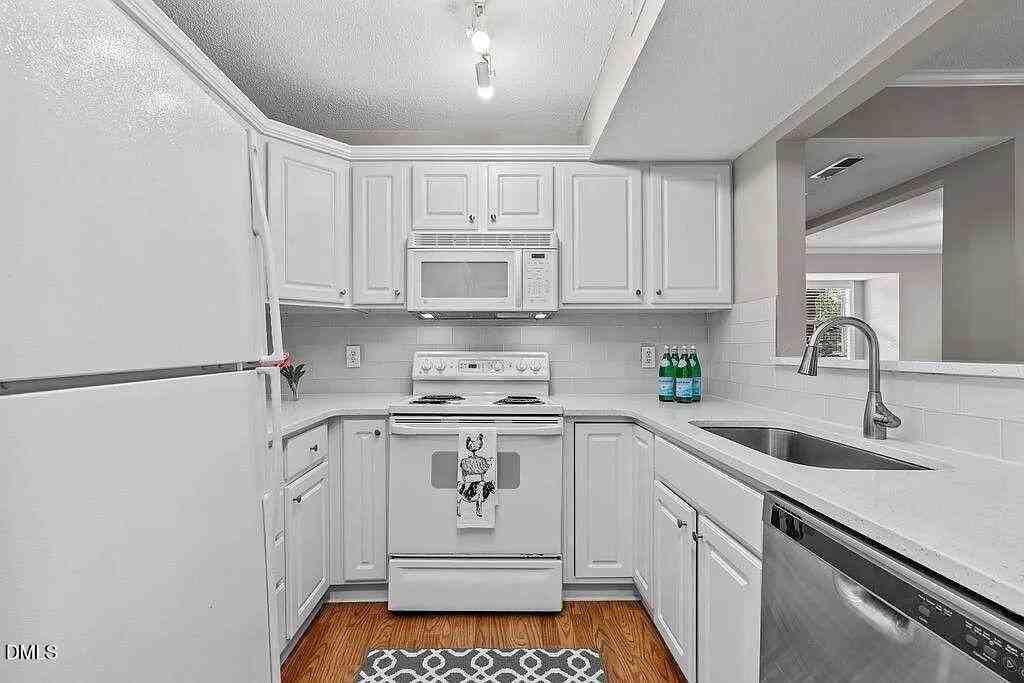 1200 Westview Ln Apt 101 #101 - Photo 5 of 18