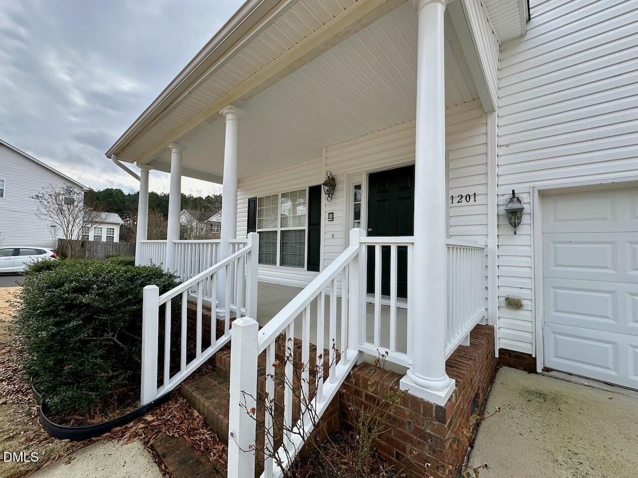 1201 Woodlands Creek Way - Photo 4 of 38