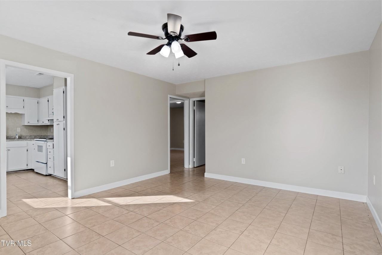 1001 Kiser Blvd Apt 11 #11 - Photo 2 of 16