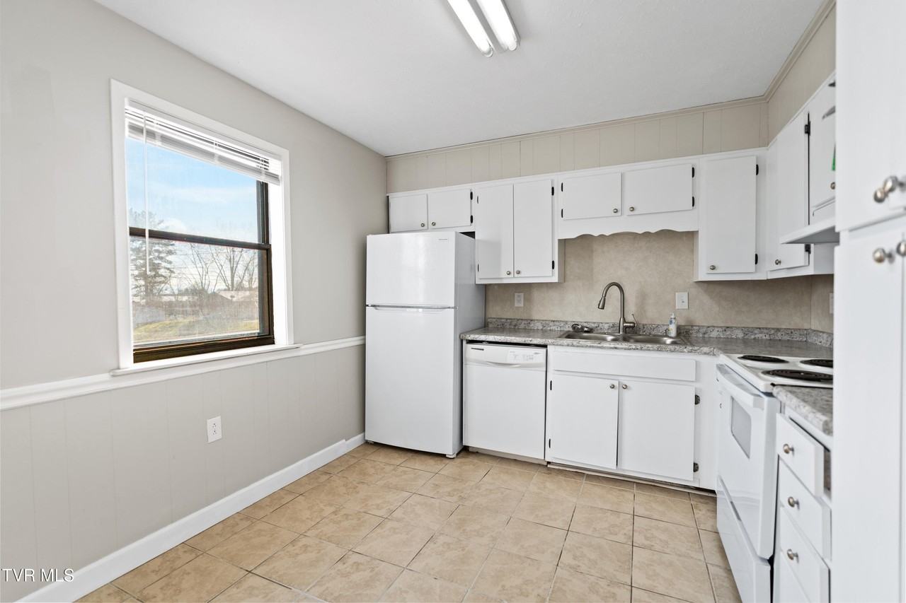 1001 Kiser Blvd Apt 11 #11 - Photo 5 of 16