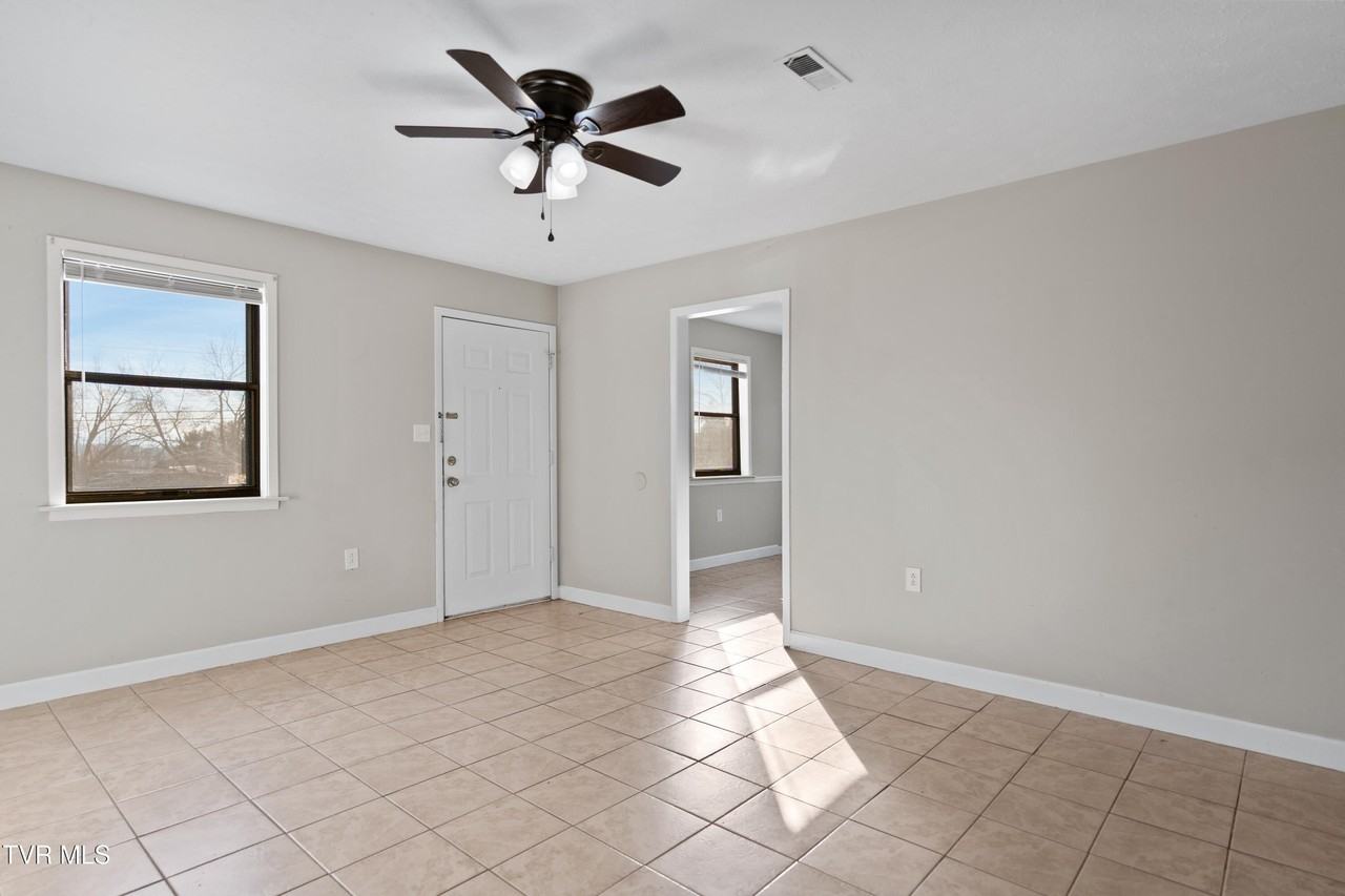 1001 Kiser Blvd Apt 11 #11 - Photo 7 of 16