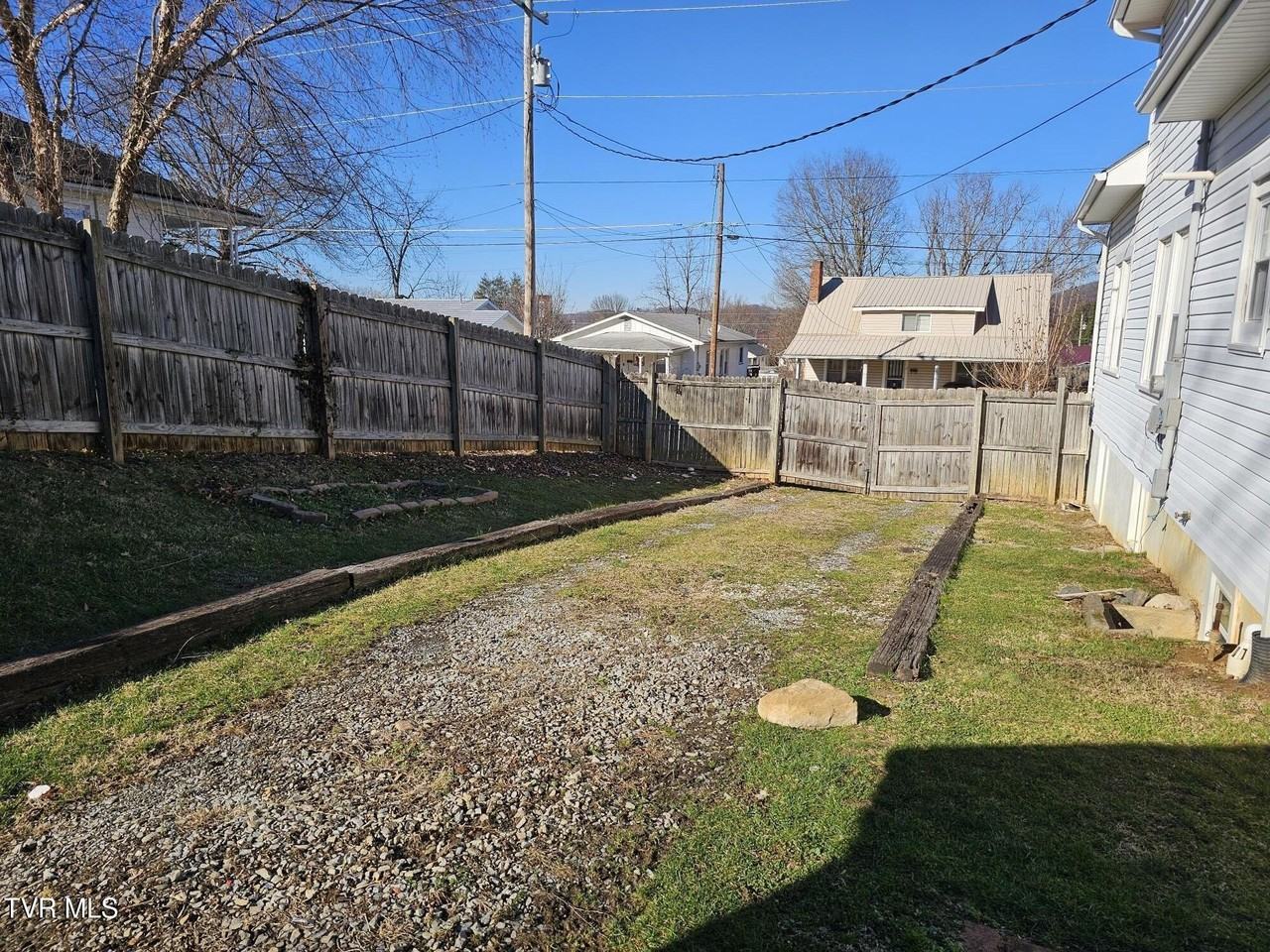 108 W K St - Photo 4 of 33