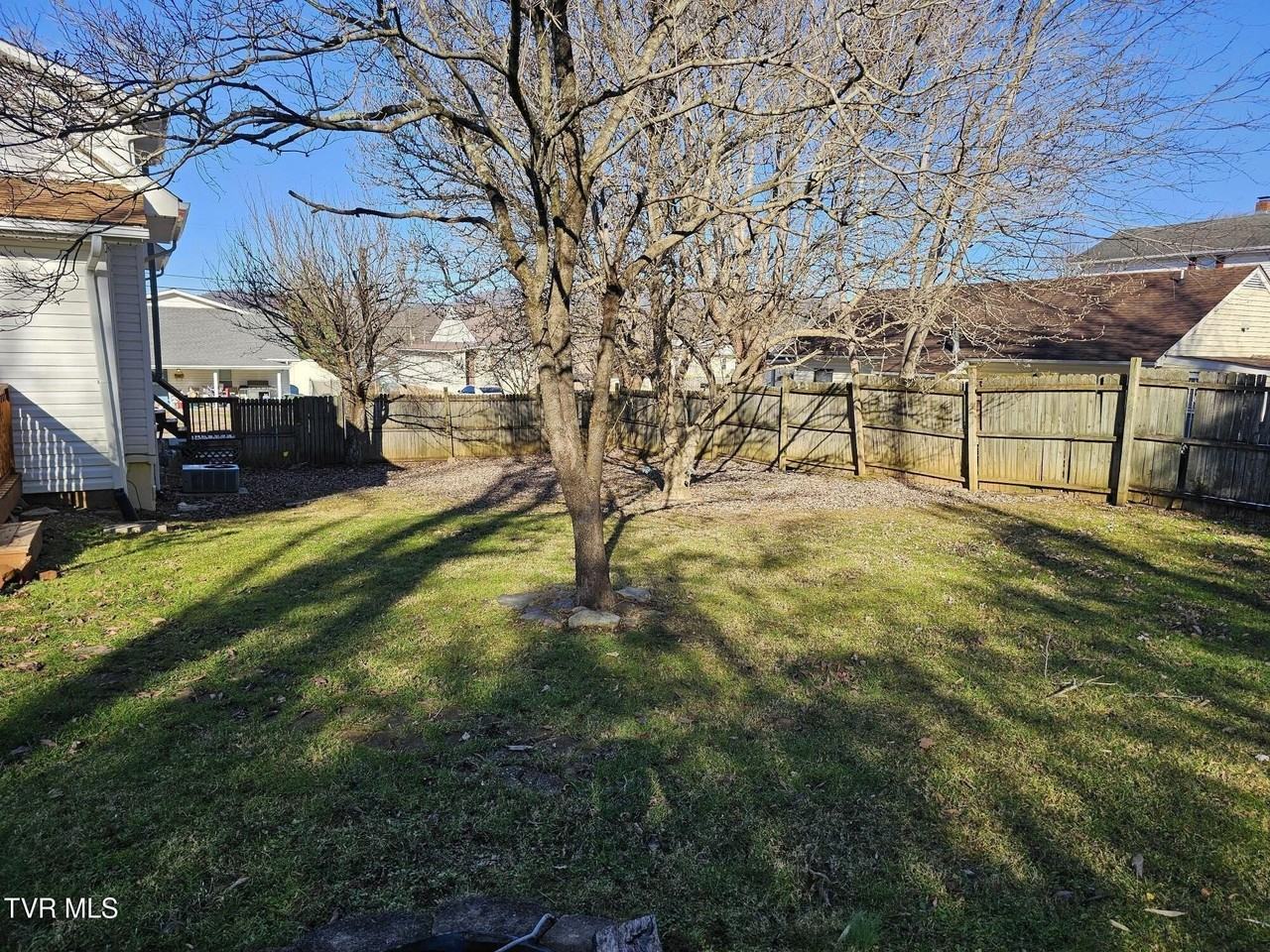 108 W K St - Photo 6 of 33