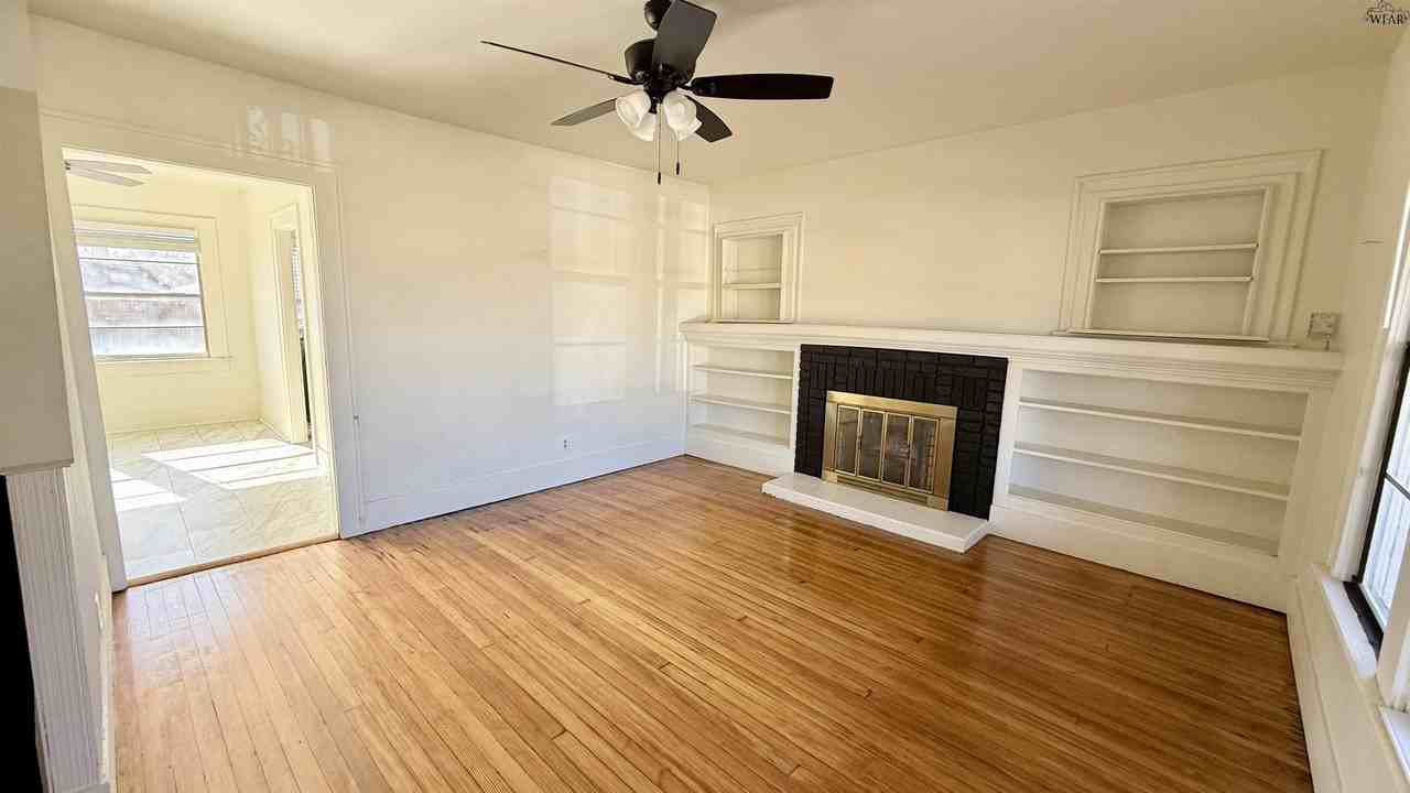 3111 Avenue E - Photo 2 of 18