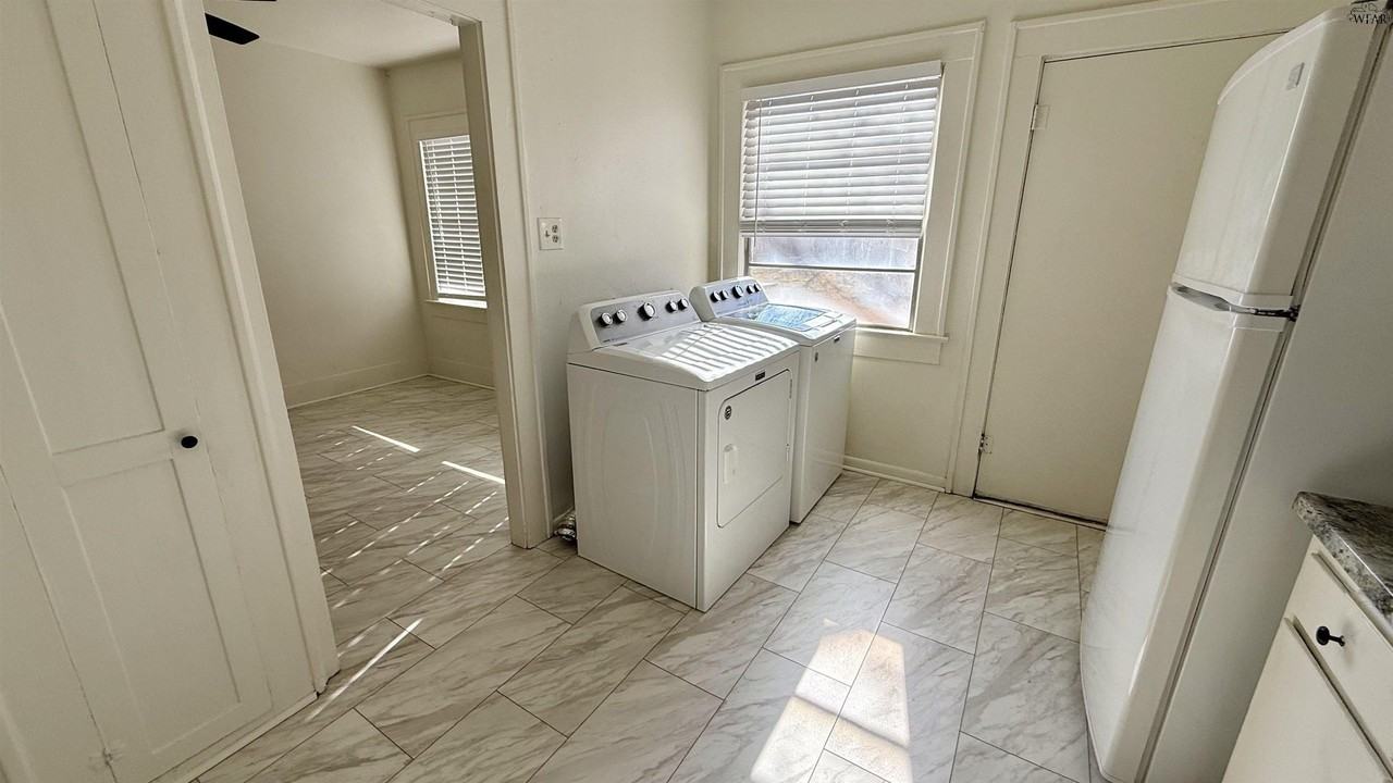 3111 Avenue E - Photo 4 of 18