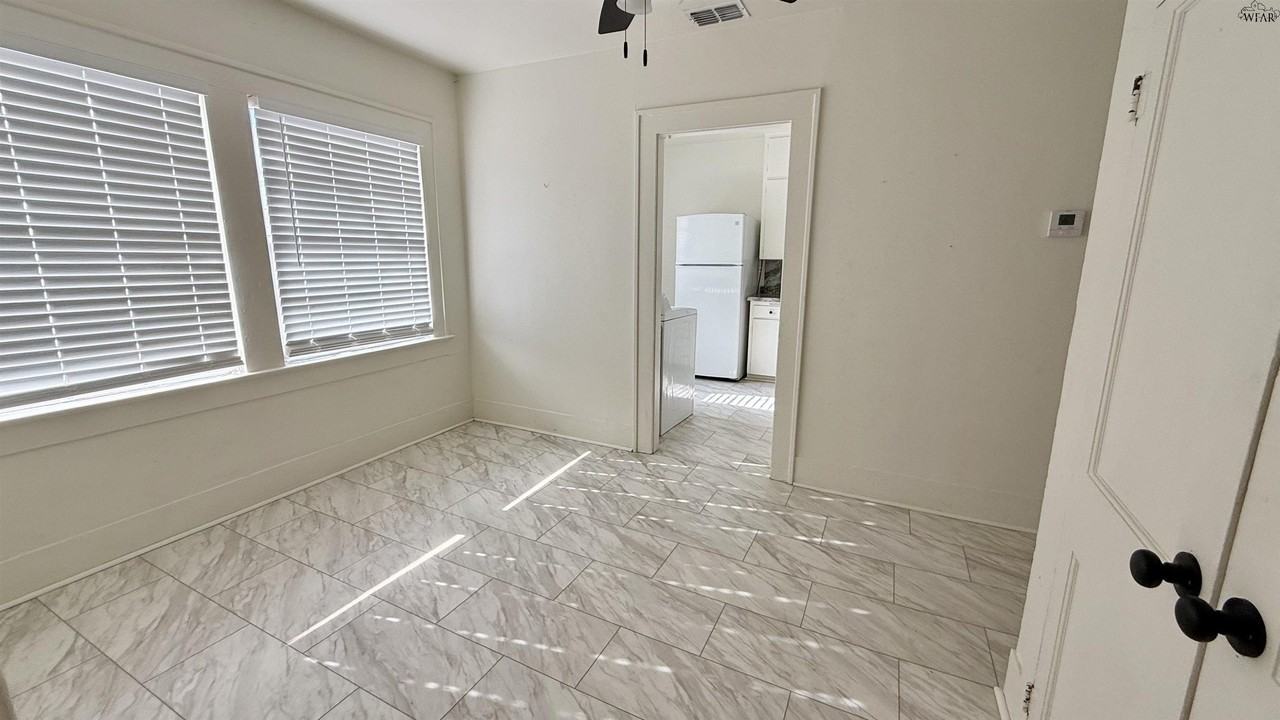 3111 Avenue E - Photo 5 of 18