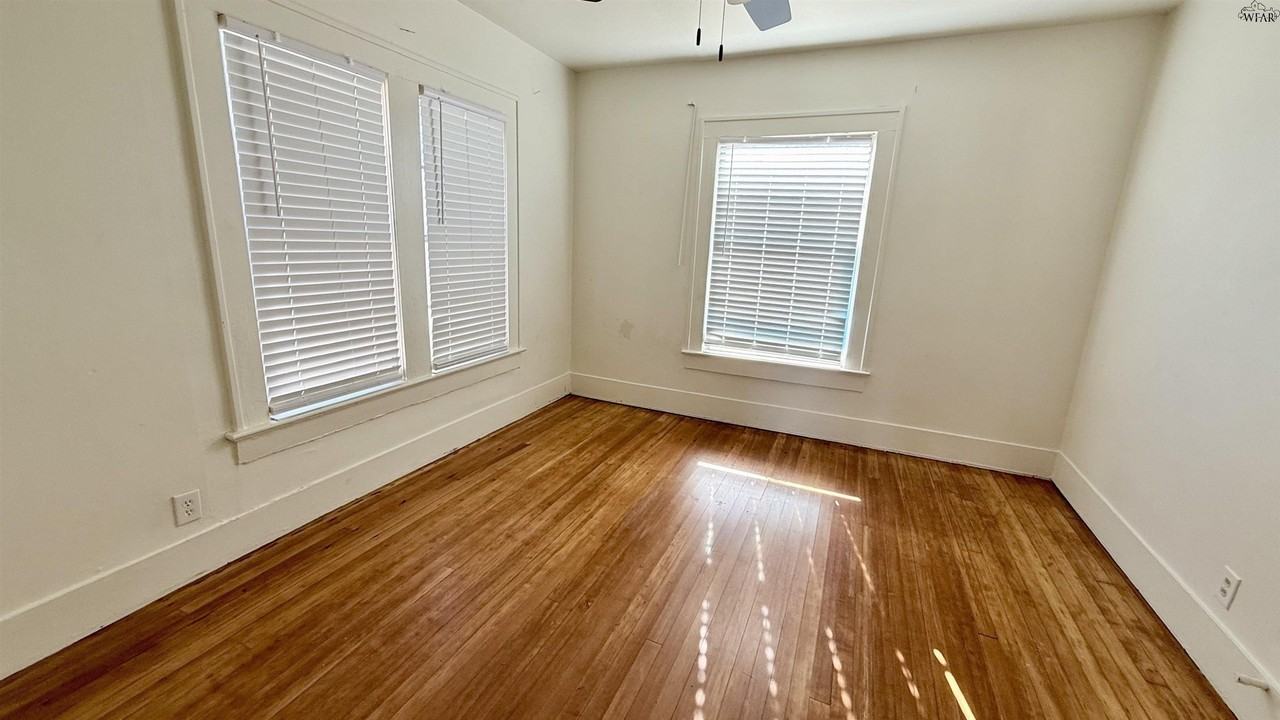 3111 Avenue E - Photo 6 of 18