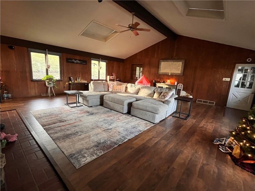 140 Davis Rd - Photo 2 of 14