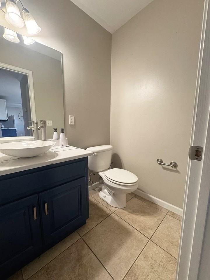 896 E Summit Dr - Photo 4 of 25