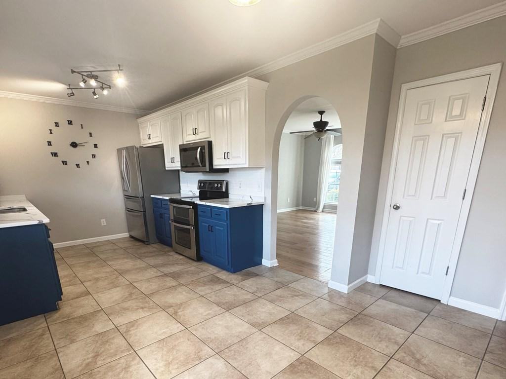 896 E Summit Dr - Photo 5 of 25