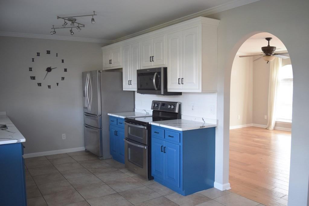 896 E Summit Dr - Photo 6 of 25