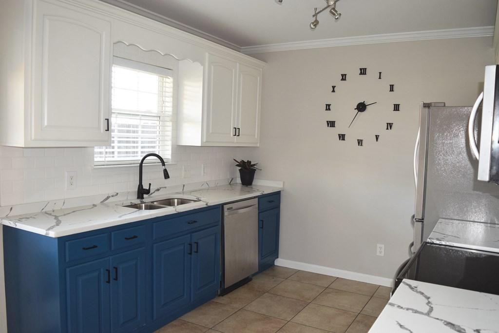 896 E Summit Dr - Photo 7 of 25