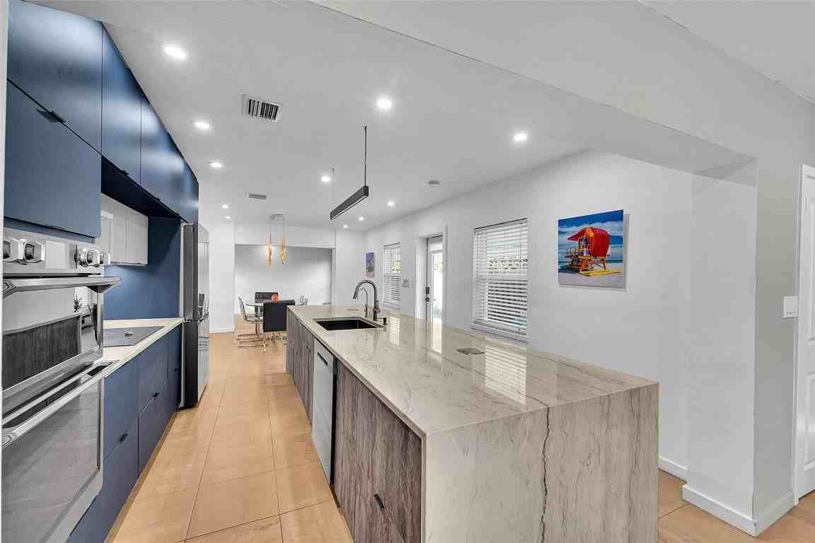 1224 Ne 12th Ave - Photo 2 of 25