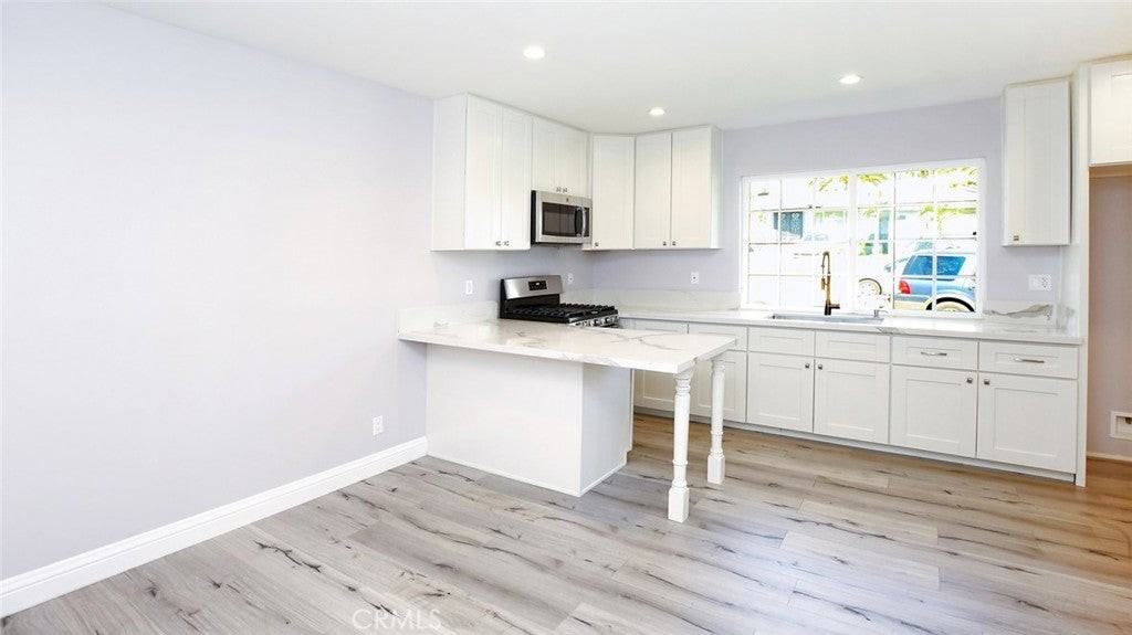 7727 Shady Cove Ave - Photo 7 of 16