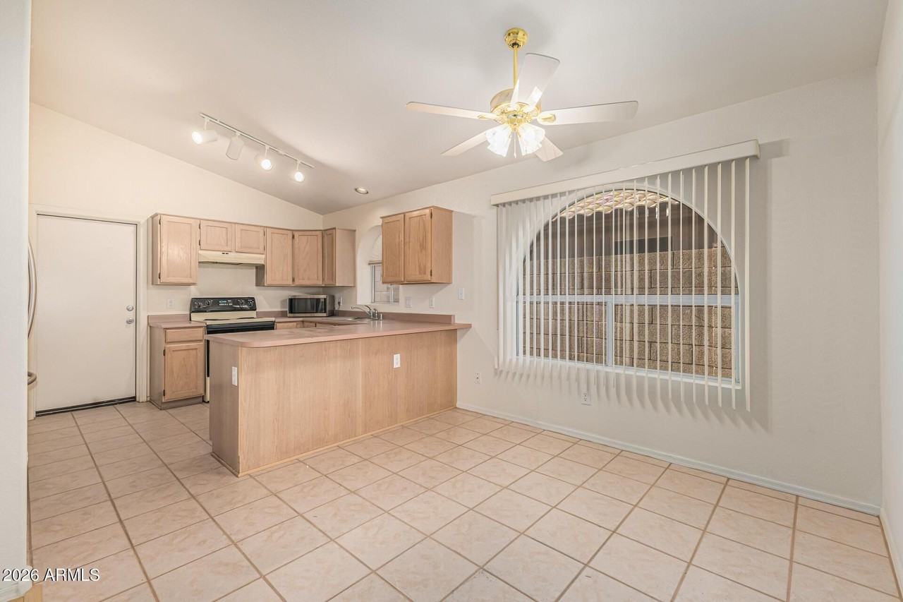 9846 W Tonopah Dr - Photo 7 of 29