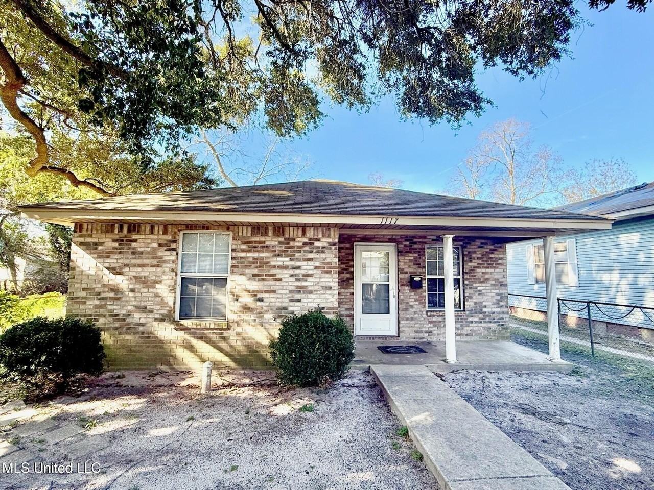 1117 41st Ave - Photo 2 of 18