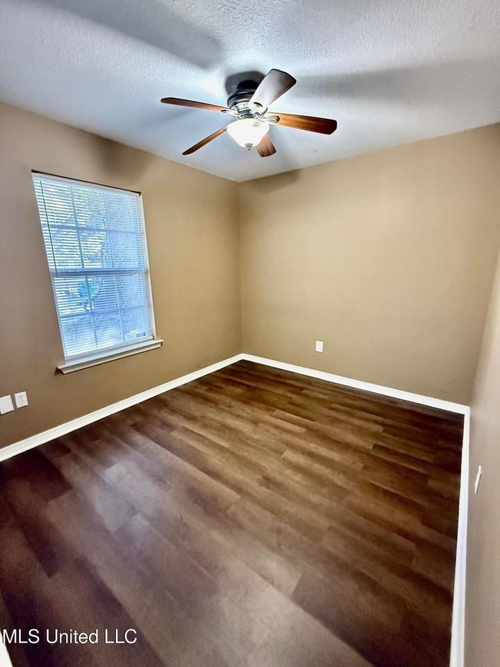 1117 41st Ave - Photo 4 of 18