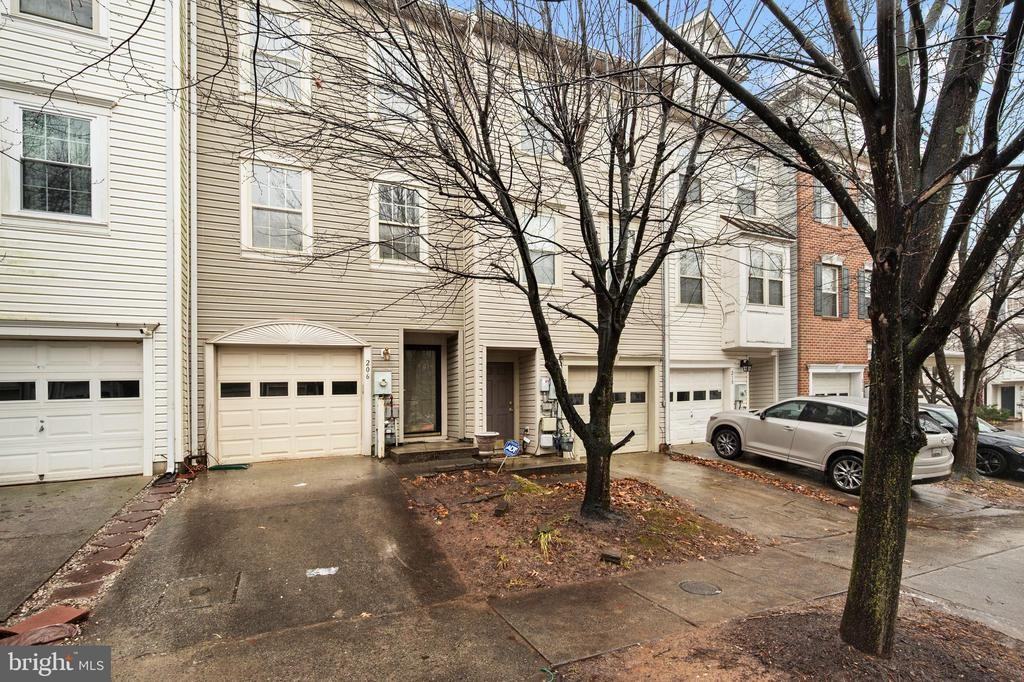 206 Toddson Ln - Photo 2 of 32