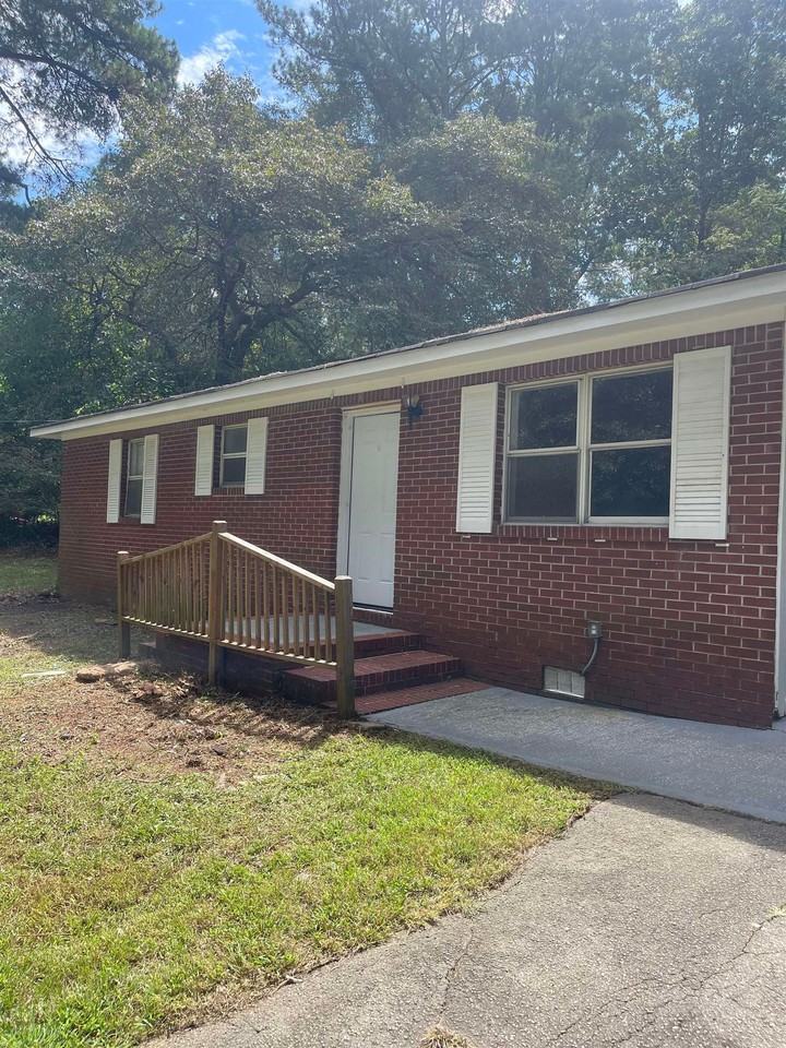 44 Armstead Dr - Photo 3 of 22