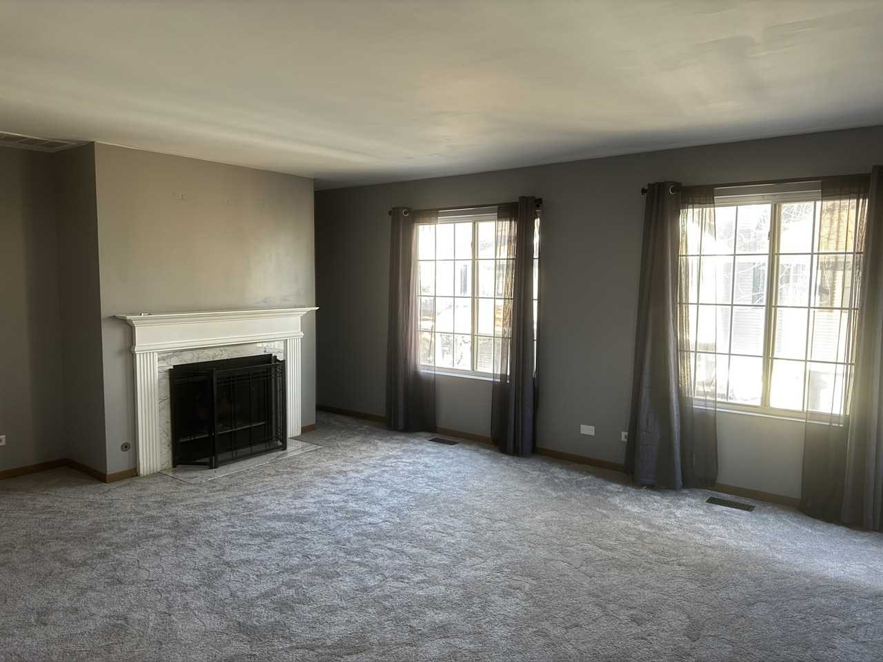 1236 Sandhurst Ln - Photo 2 of 12